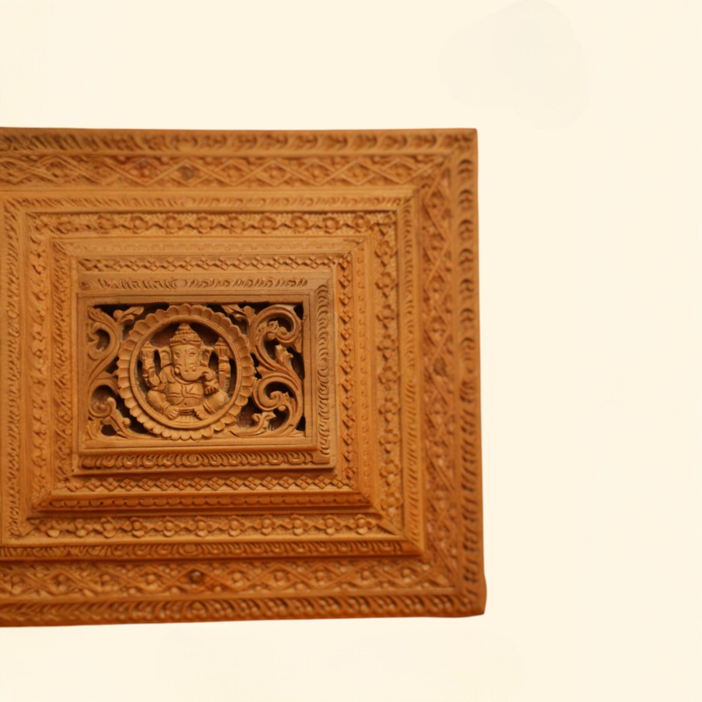 Shivani Wood - Elefant Jewellery box