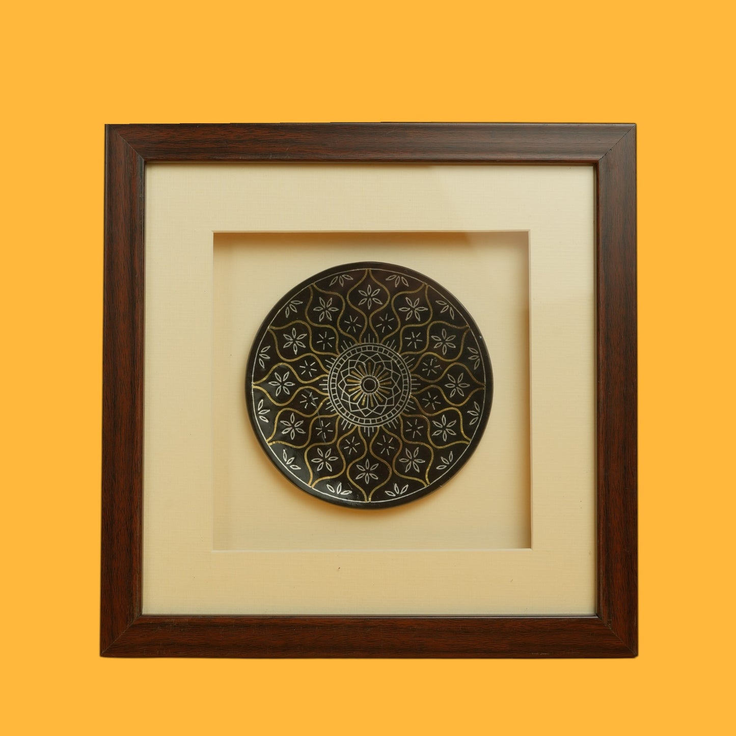 Round wall hanging